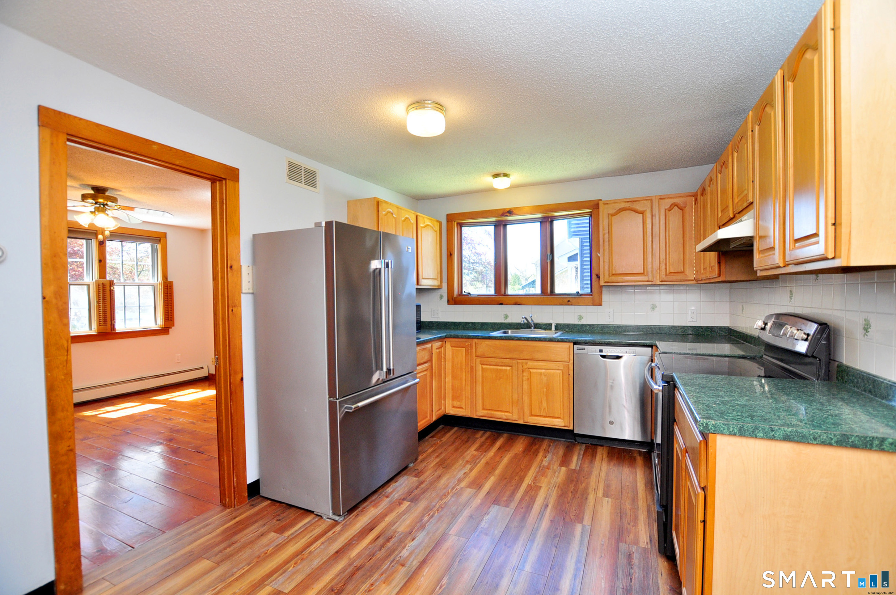 90 Niles Road Windsor, CT 06095 - Photo 4 of 39