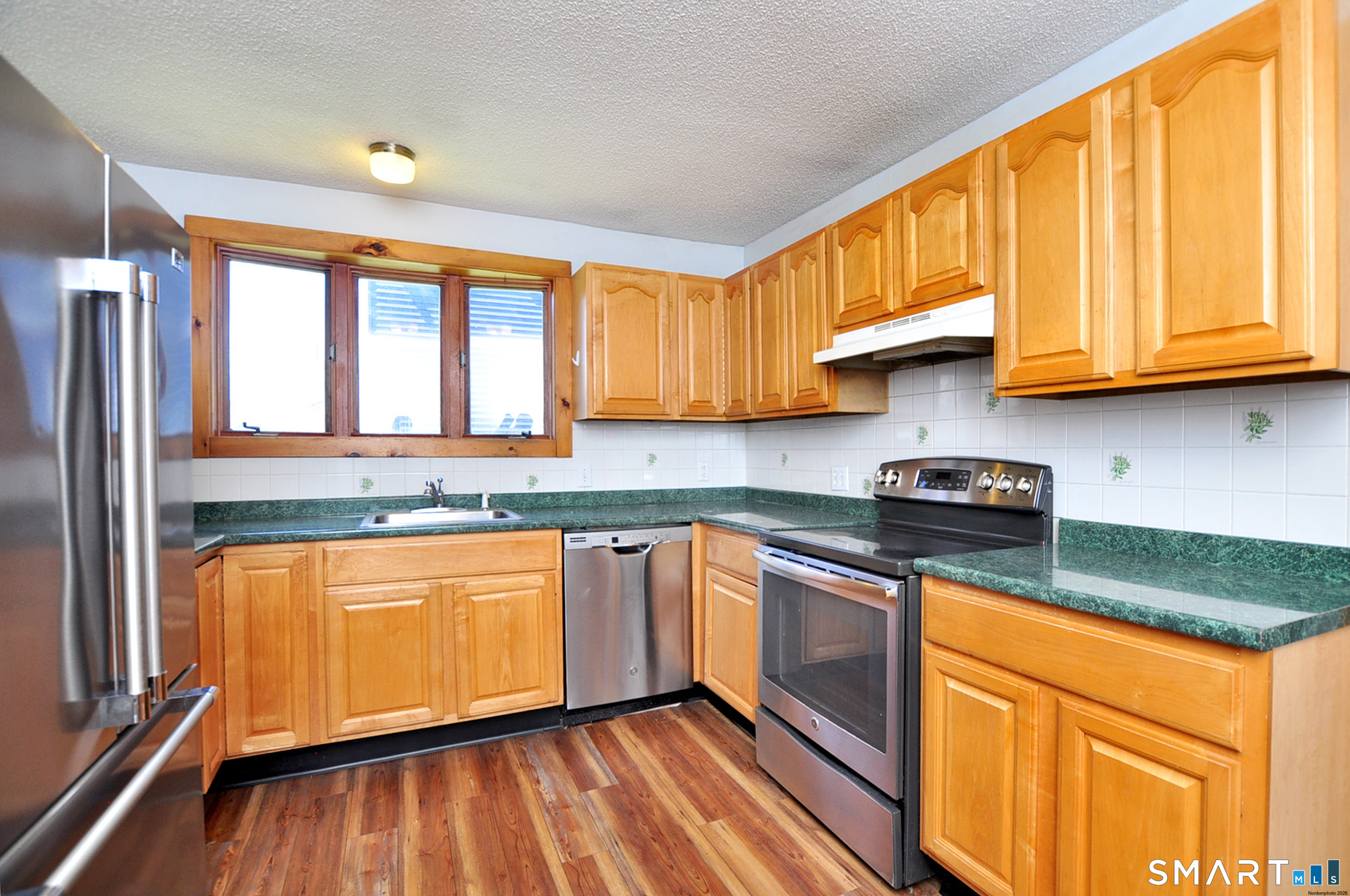 90 Niles Road Windsor, CT 06095 - Photo 5 of 39