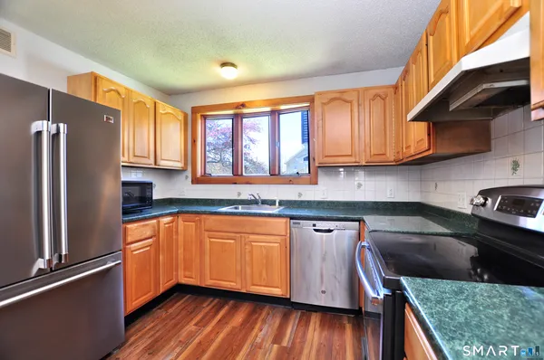$2,200 | 90 Niles Road, Windsor, CT 06095