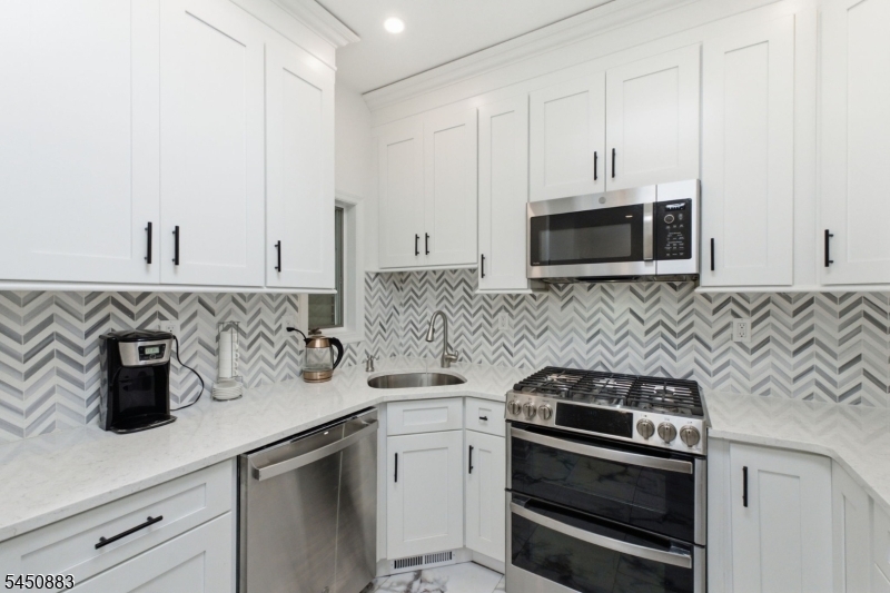59 Morning Glory Road Warren, NJ 07059 - Photo 11 of 44 Gallery Image 11
