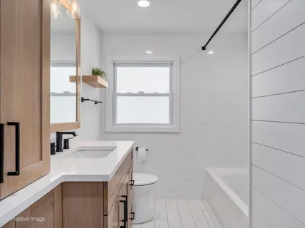 $750,000 | 4512 Washington Street, Downers Grove, IL 60515