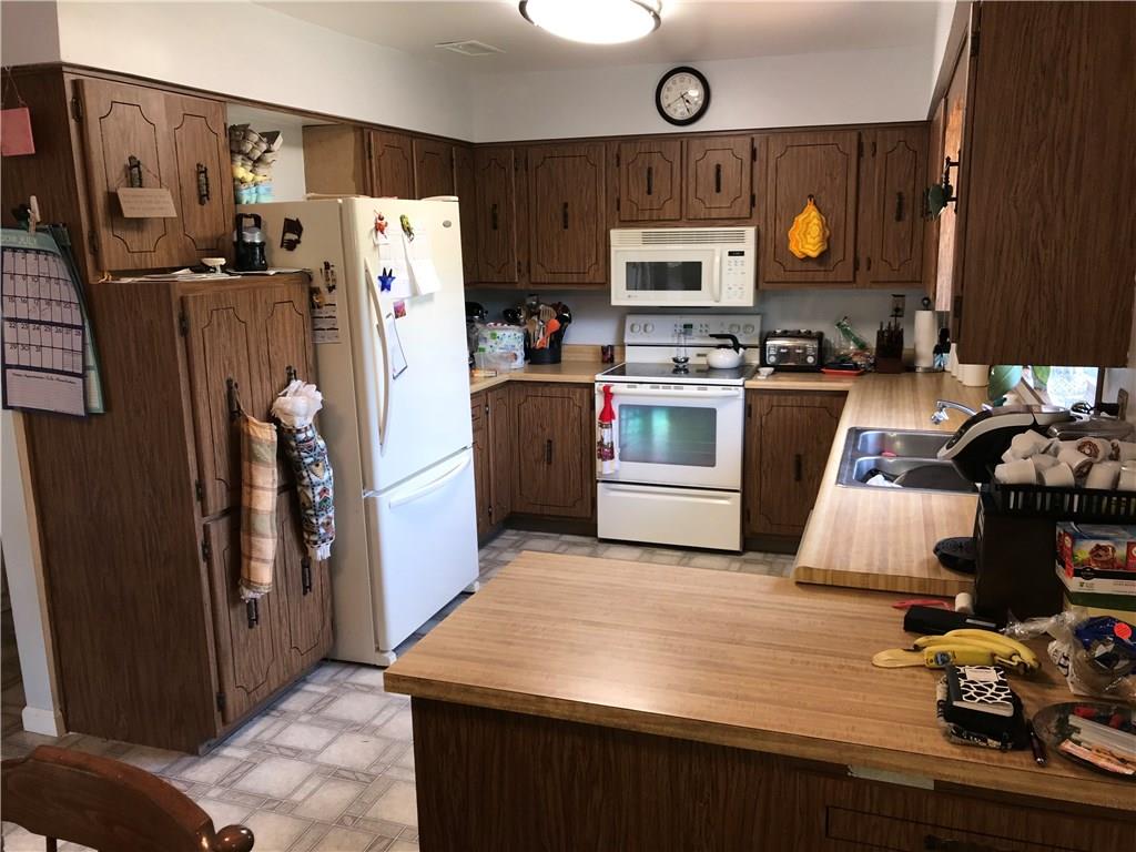 1723 Amity Ridge Road Washington, PA 15301 - Photo 3 of 25 Equipped kitchen