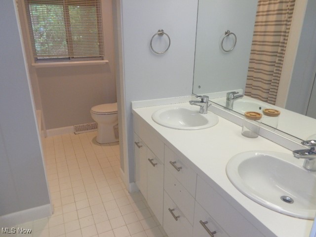 31000 Cedar Road Cleveland, OH 44124 - Photo 32 of 47 Main Bathroom