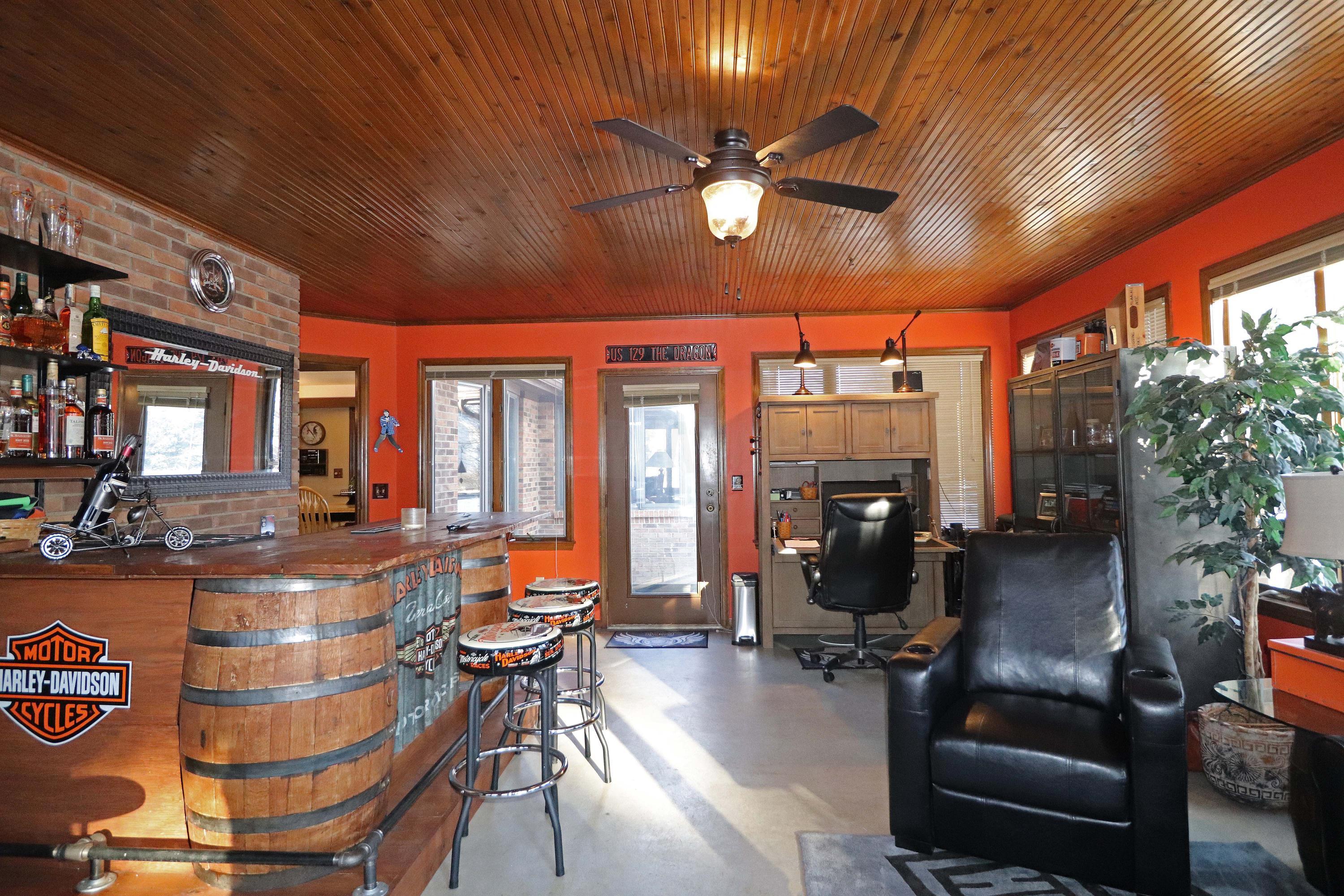 111 Pocono Road Columbus, OH 43235 - Photo 2 of 54
