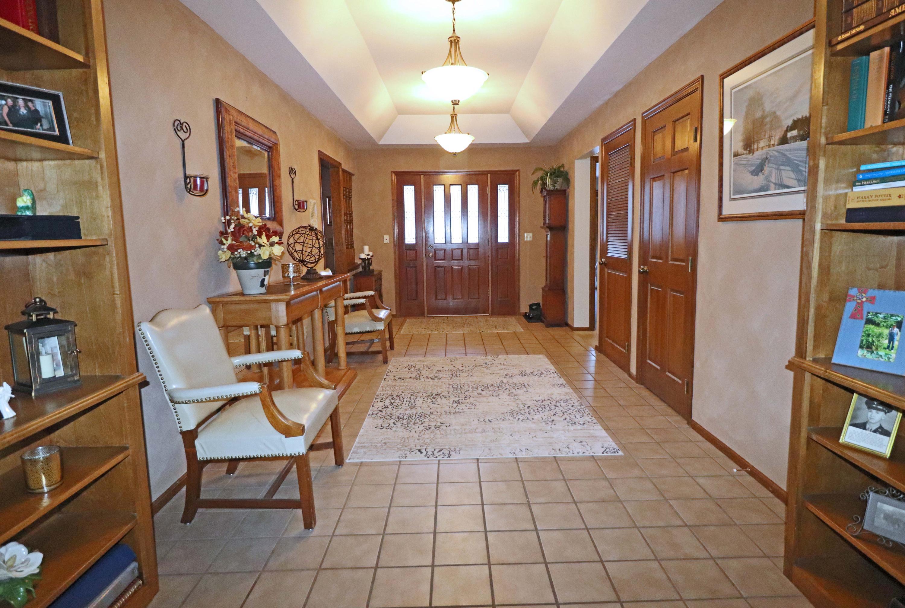 111 Pocono Road Columbus, OH 43235 - Photo 3 of 54