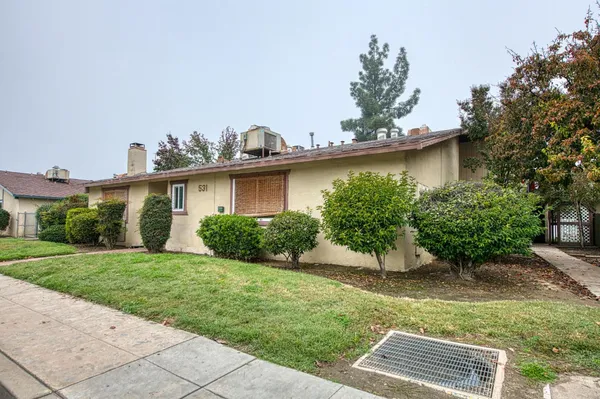 a view of a house with a yard