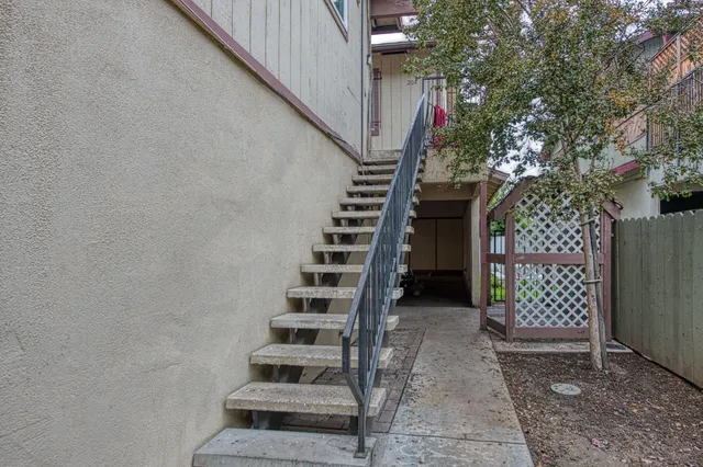 a view of entryway with a front door