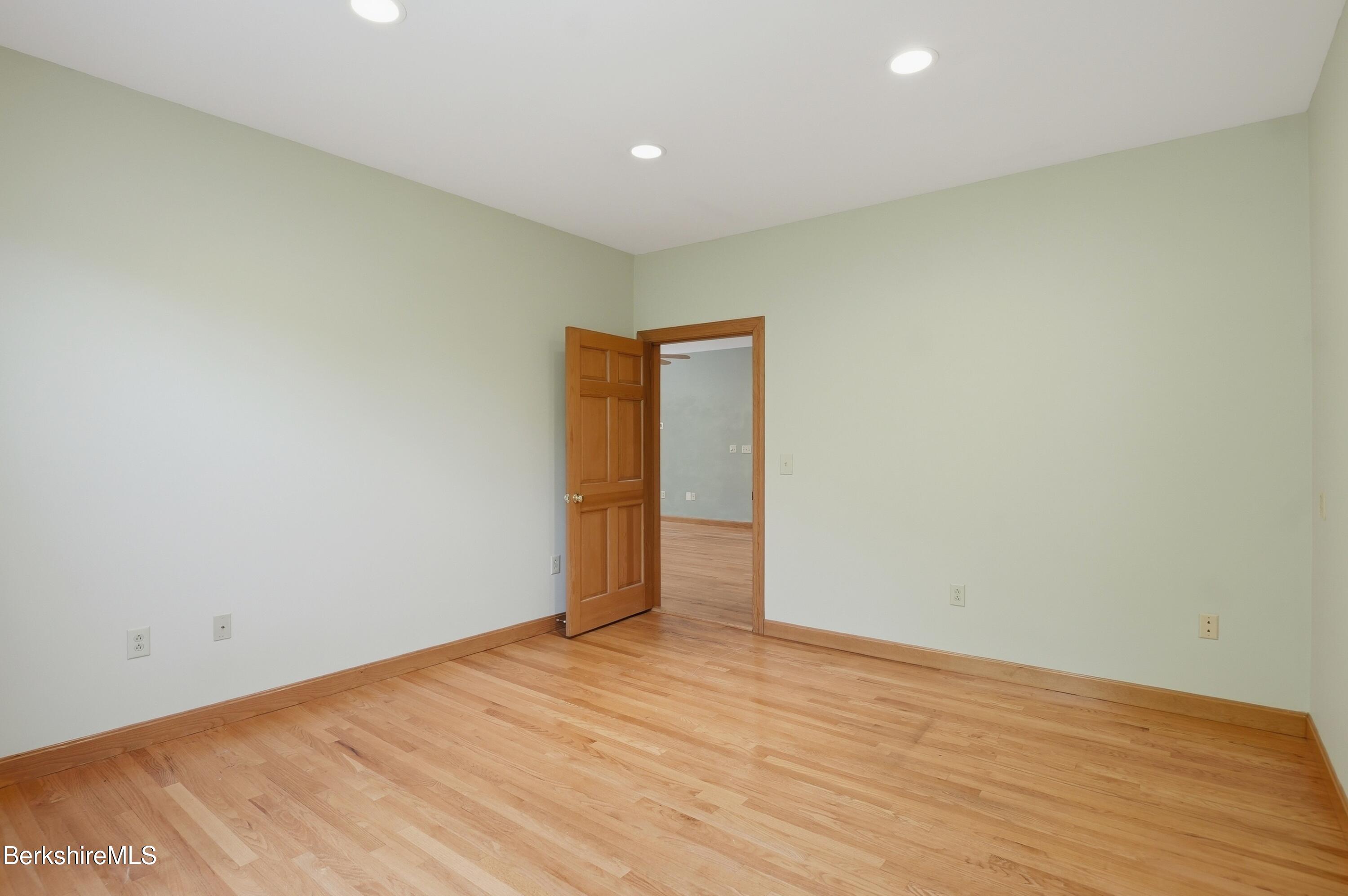 36 Meadow Ridge Drive Pittsfield, MA 01201 - Photo 25 of 54 dsc08523