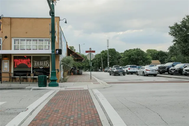 $730,000 | 422 Smith Street, Grapevine, TX 76051