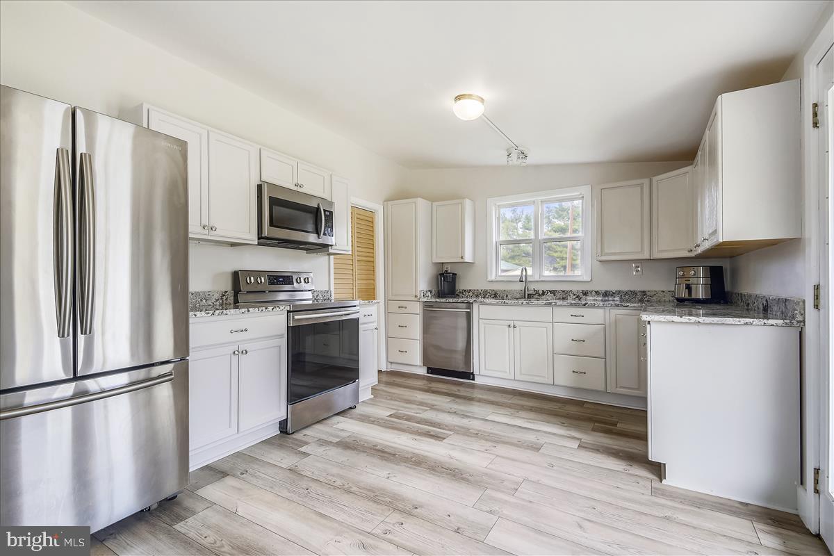 1007 South Stepney Road Aberdeen, MD 21001 - Photo 17 of 37 Updated Kitchen/ Granite CTops