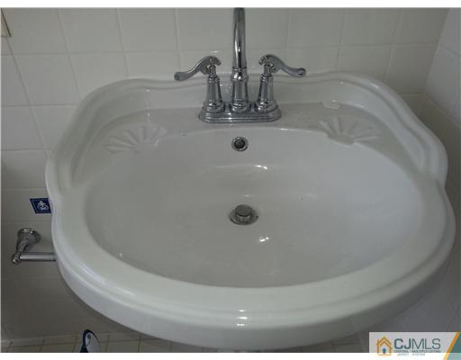 199 Evergreen Road, Unit 6B Edison, NJ 08837 - Photo 1 of 10 a bathroom with a sink