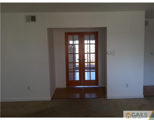 199 Evergreen Road, Unit 6B Edison, NJ 08837 - Photo 9 of 10 a view of an entryway