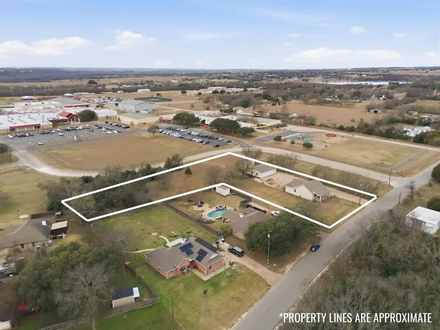 $315,000 | 312 North Houston Street, Lorena, TX 76655