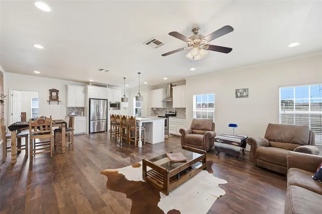 $315,000 | 312 North Houston Street, Lorena, TX 76655