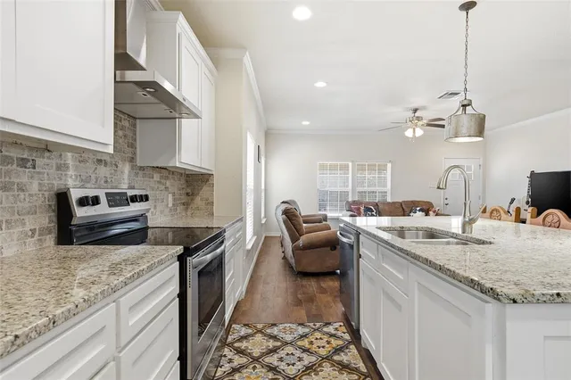 $315,000 | 312 North Houston Street, Lorena, TX 76655