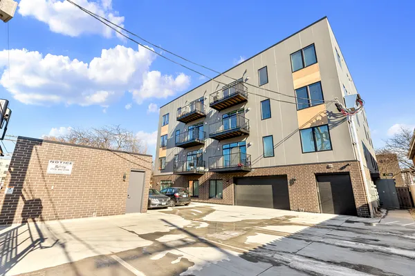 $3,350 | 204 South Leavitt Street, Unit 201, Chicago, IL 60612