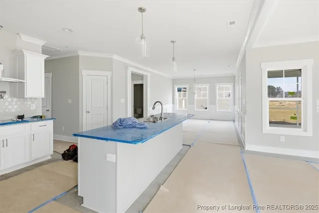 a view of a livingroom with a ceiling fan