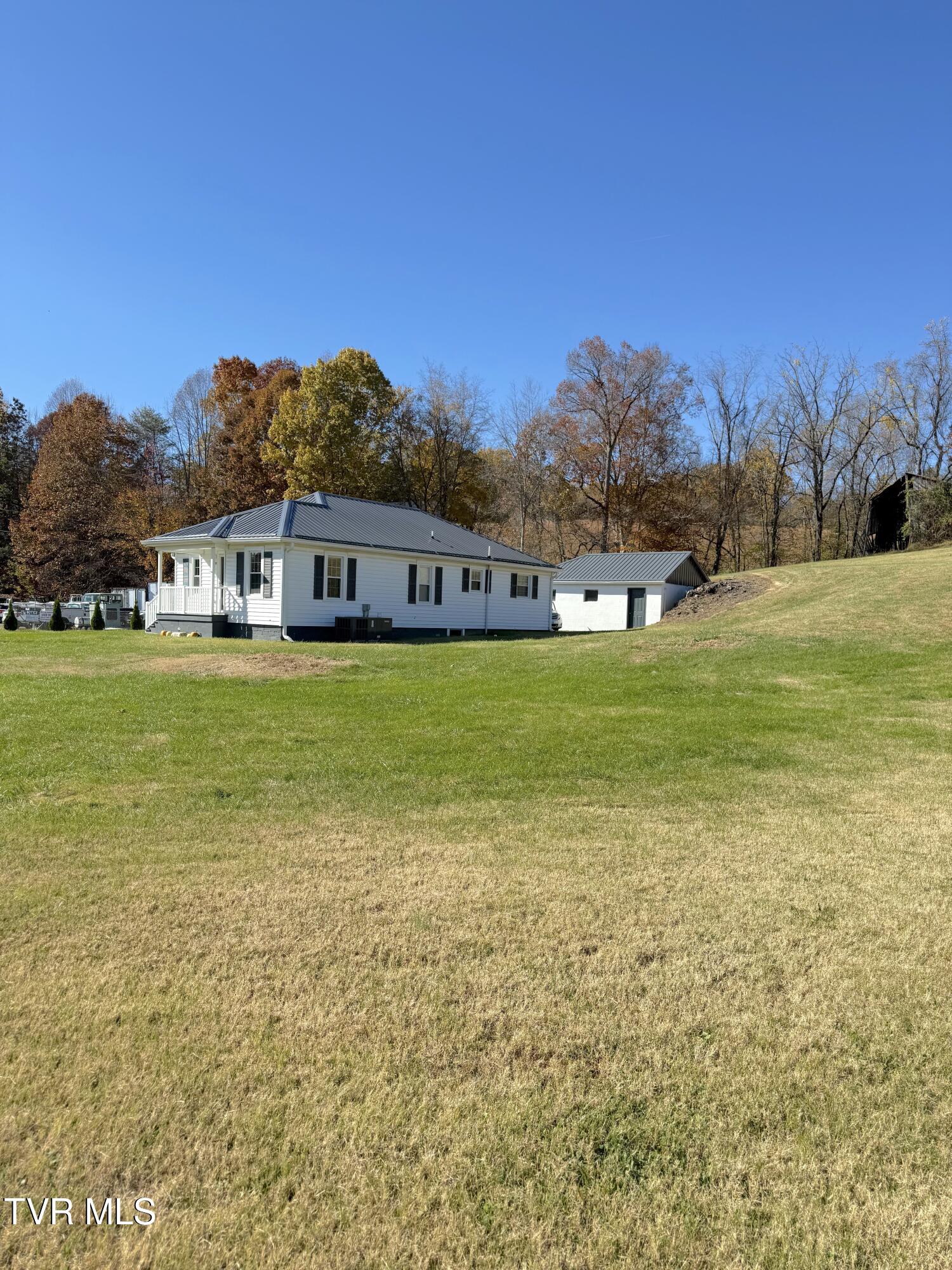 610 Boones Creek Road Jonesborough, TN 37659 - Photo 3 of 24 house and garage