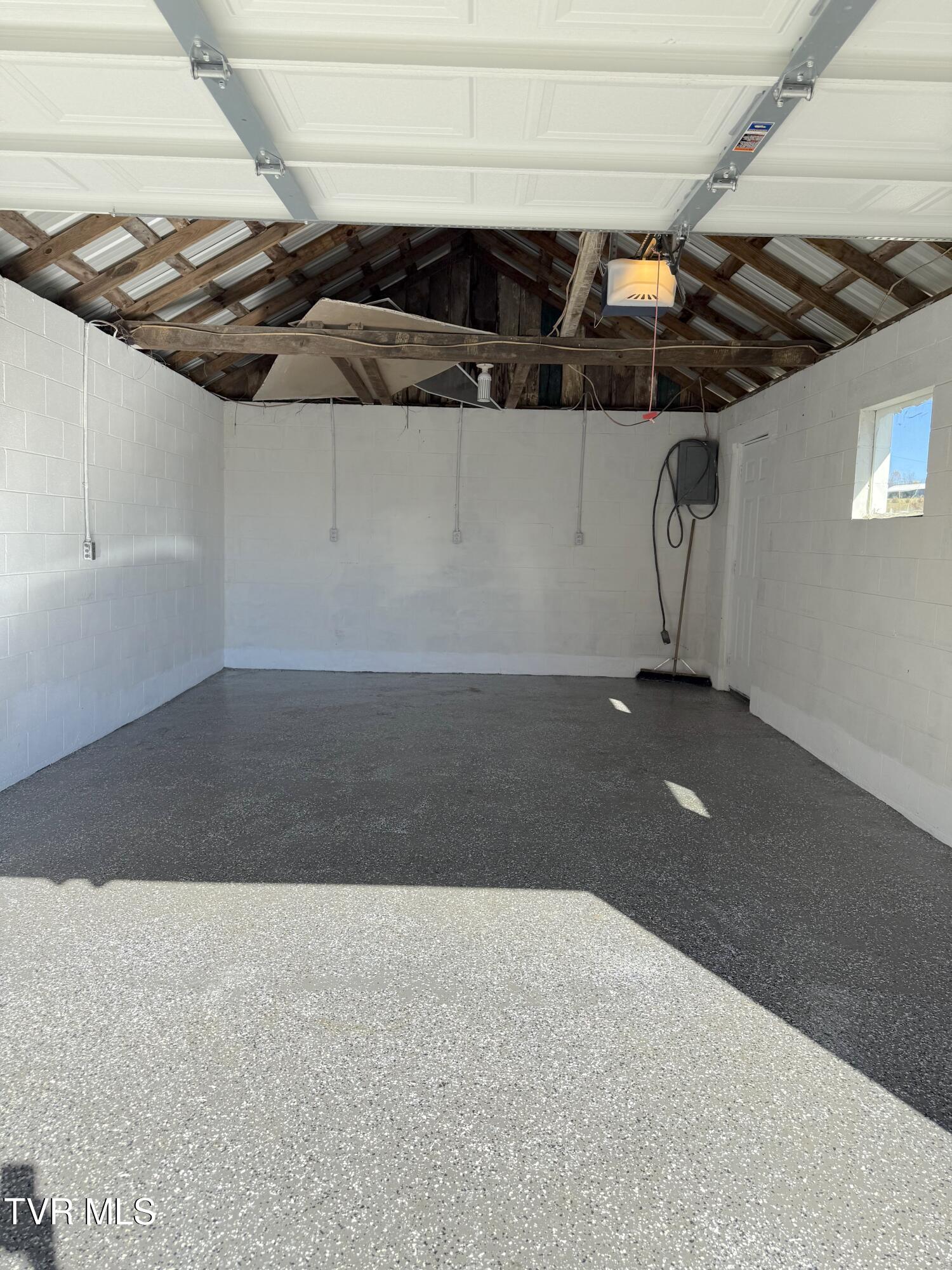 610 Boones Creek Road Jonesborough, TN 37659 - Photo 5 of 24 garage inside