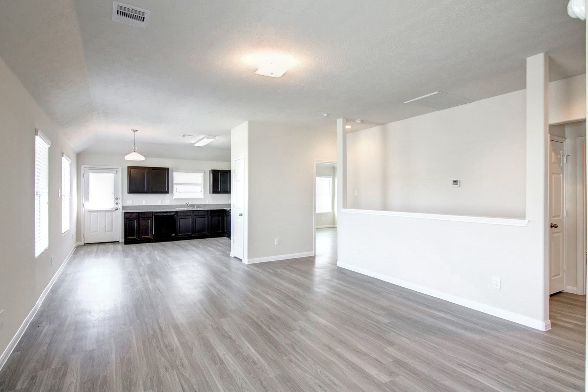 12703 Rio Nueces Lane Rosharon, TX 77583 - Photo 8 of 14 Photos may be representative of the floor plan and not the exact home. Finishes, layout, and features of the actual property for lease may vary.