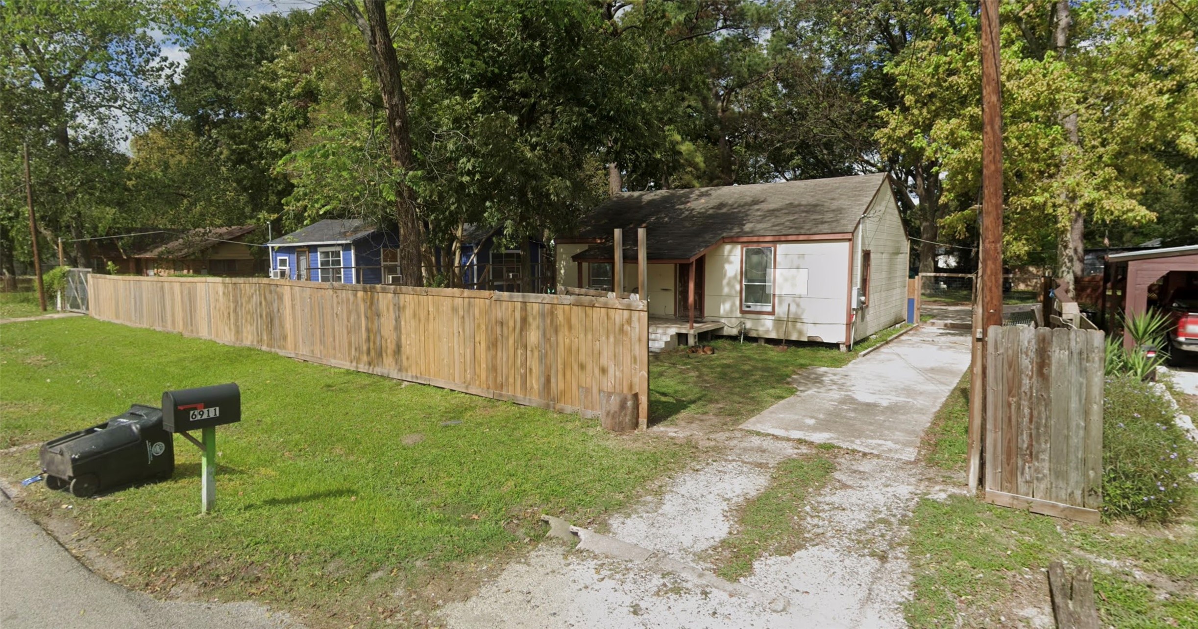 6911 Finch Street Houston, TX 77028 - Photo 1 of 9 a backyard of a house with table and chairs