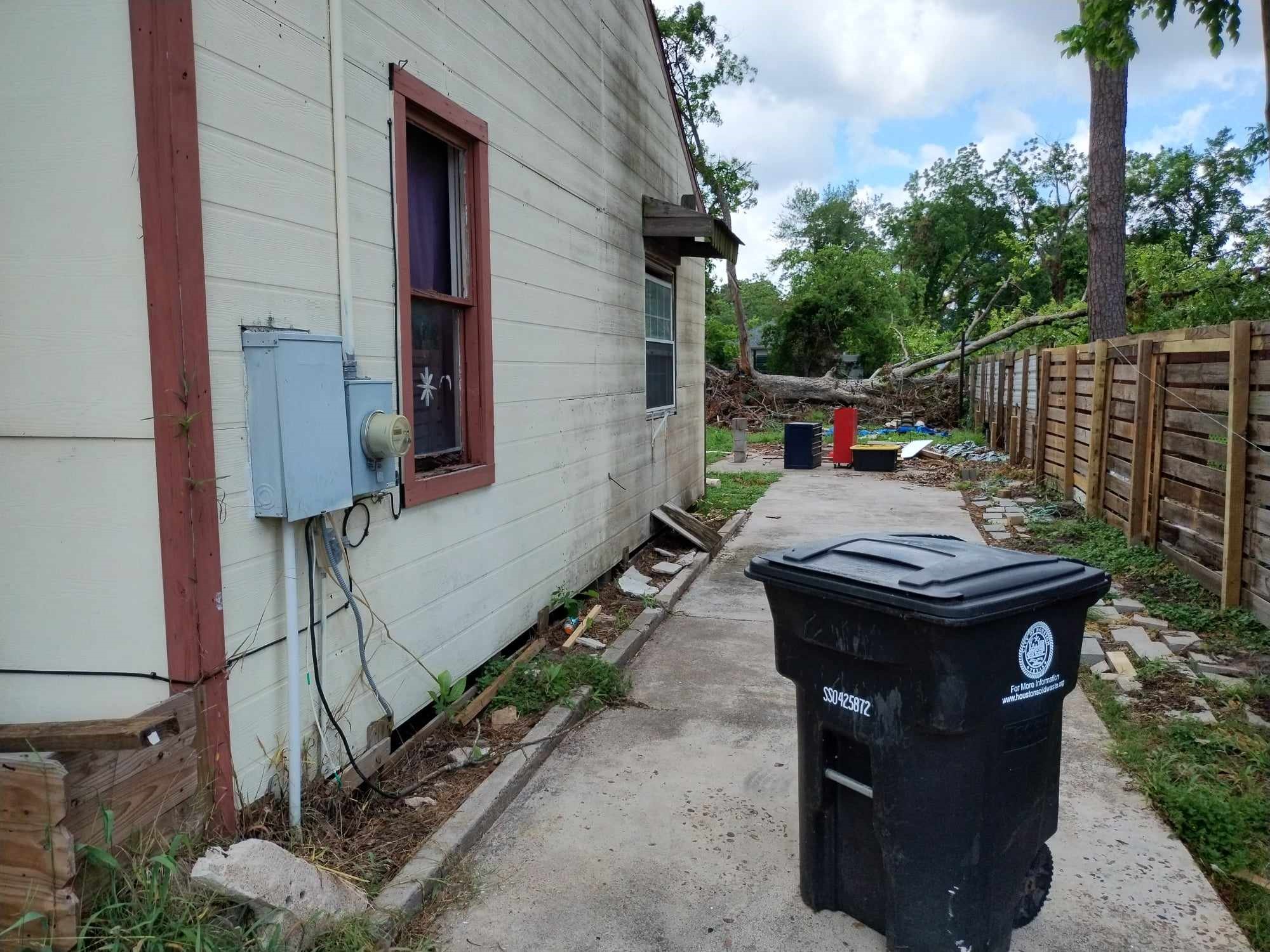 6911 Finch Street Houston, TX 77028 - Photo 6 of 9 a view of yard with patio
