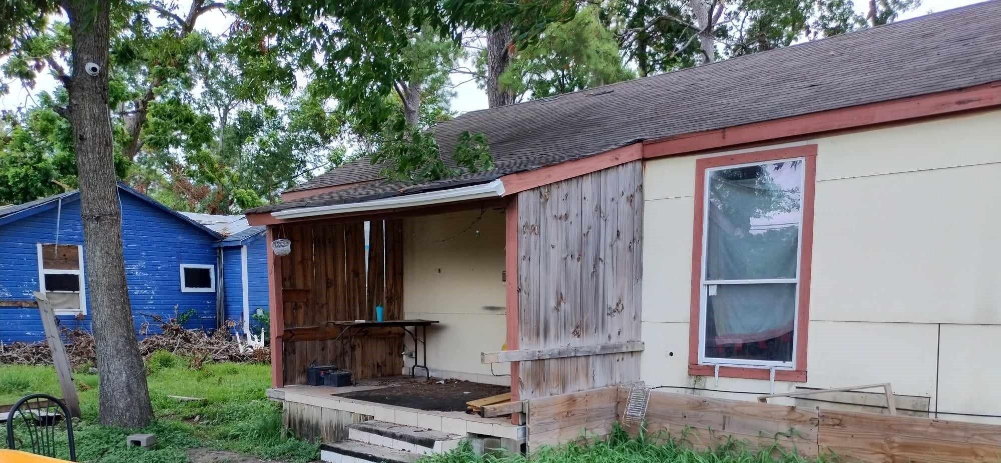 6911 Finch Street Houston, TX 77028 - Photo 7 of 9 a backyard of a house with seating space