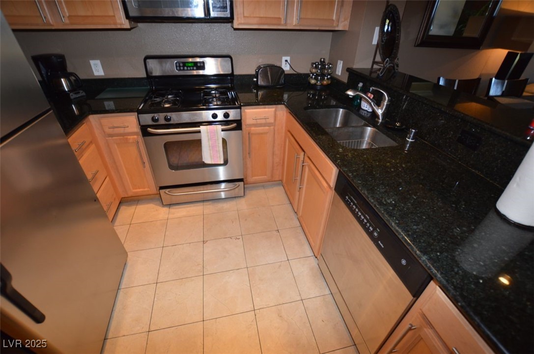 270 East Flamingo Road, Unit 319 Las Vegas, NV 89169 - Photo 9 of 45 Gallery Image 9