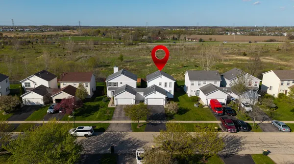 $2,450 | 276 Norwell Lane, Unit 276, Round Lake, IL 60073