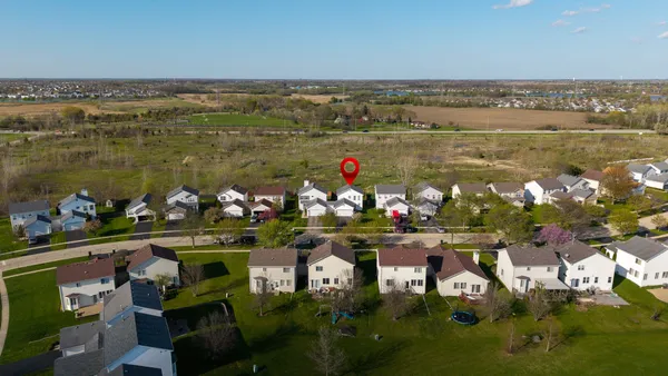 $2,450 | 276 Norwell Lane, Unit 276, Round Lake, IL 60073