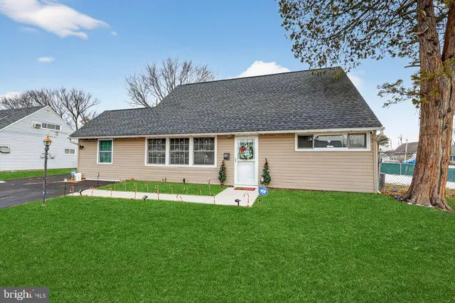 $449,900 | 45 Indian Creek Entry, Levittown, PA 19057