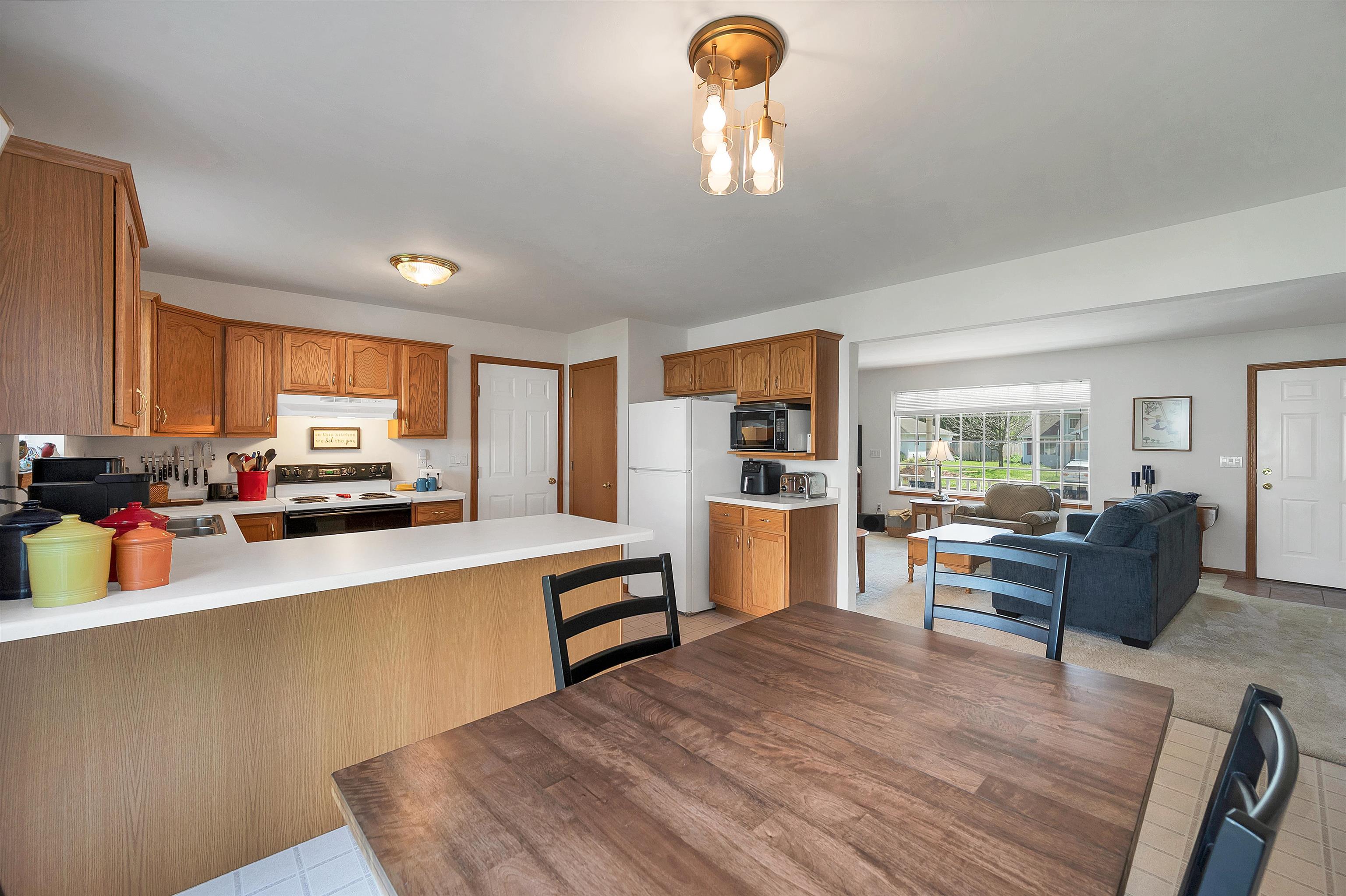 2535 Gemini Road Green Bay, WI 54311 - Photo 6 of 45