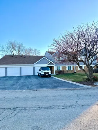 $2,500 | 1212 Williams Port Drive, Unit 4, Westmont, IL 60559