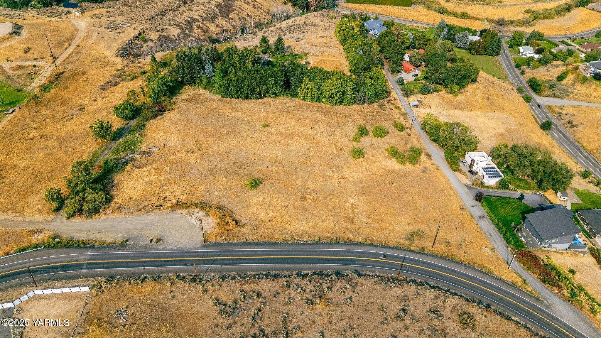 Nka Prospect Way Yakima, WA 98908 - Photo 2 of 10 a view of outdoor space with swimming pool