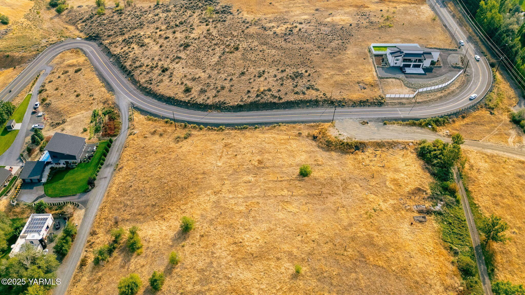 Nka Prospect Way Yakima, WA 98908 - Photo 8 of 10 a view of swimming pool