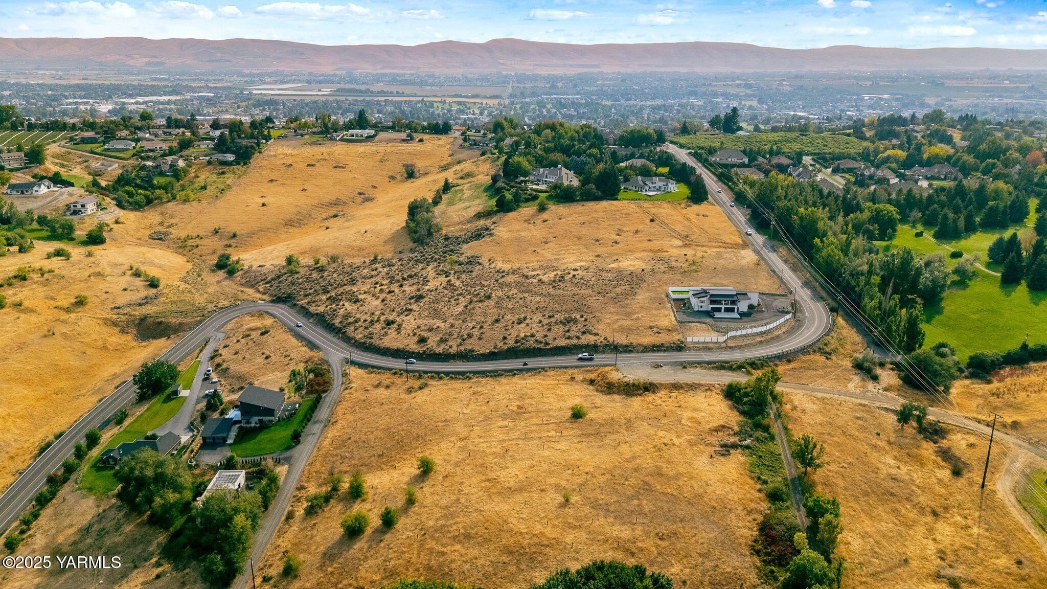 Nka Prospect Way Yakima, WA 98908 - Photo 9 of 10 a view of a lake with a mountain in the background