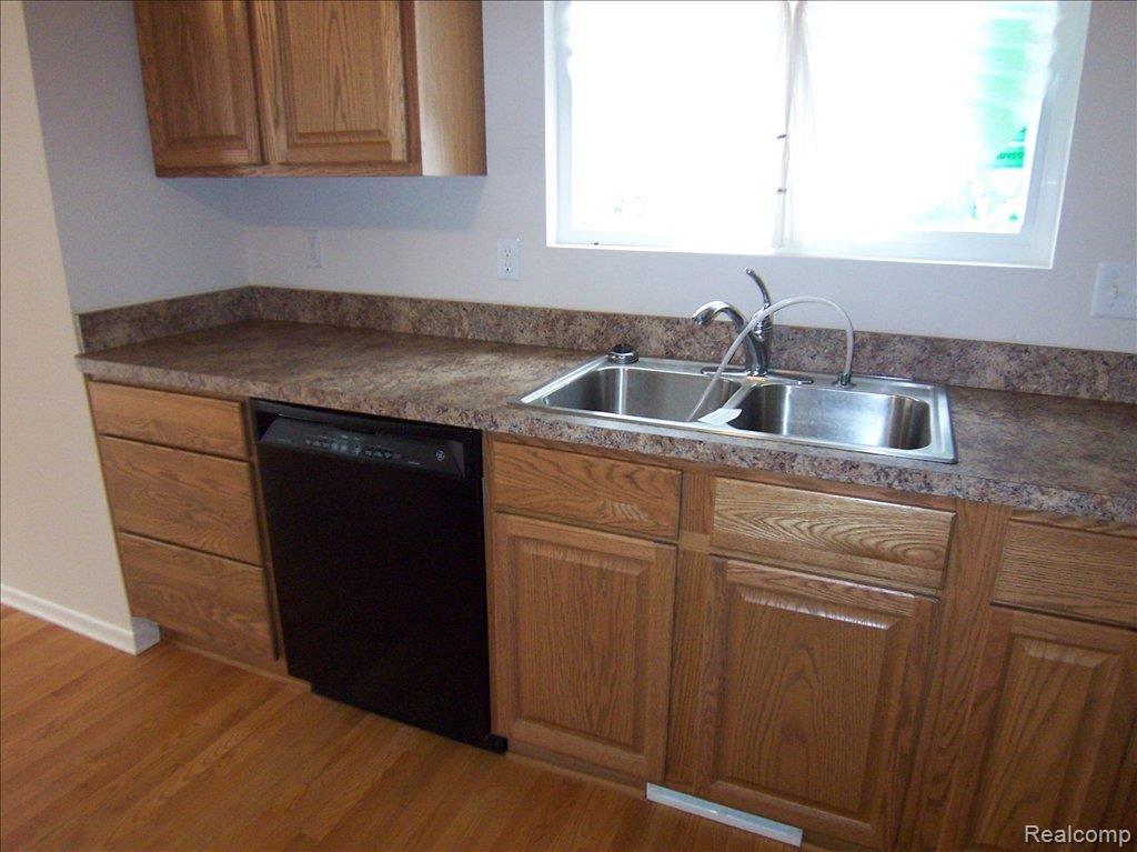 43050 Little Road Clinton Township, MI 48036 - Photo 12 of 20 Hardwood Floors