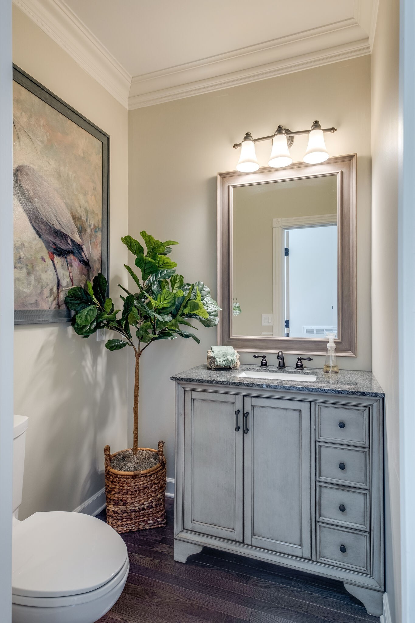 1177 Palmer Road Lebanon, TN 37090 - Photo 17 of 29 a bathroom with a toilet a sink and mirror