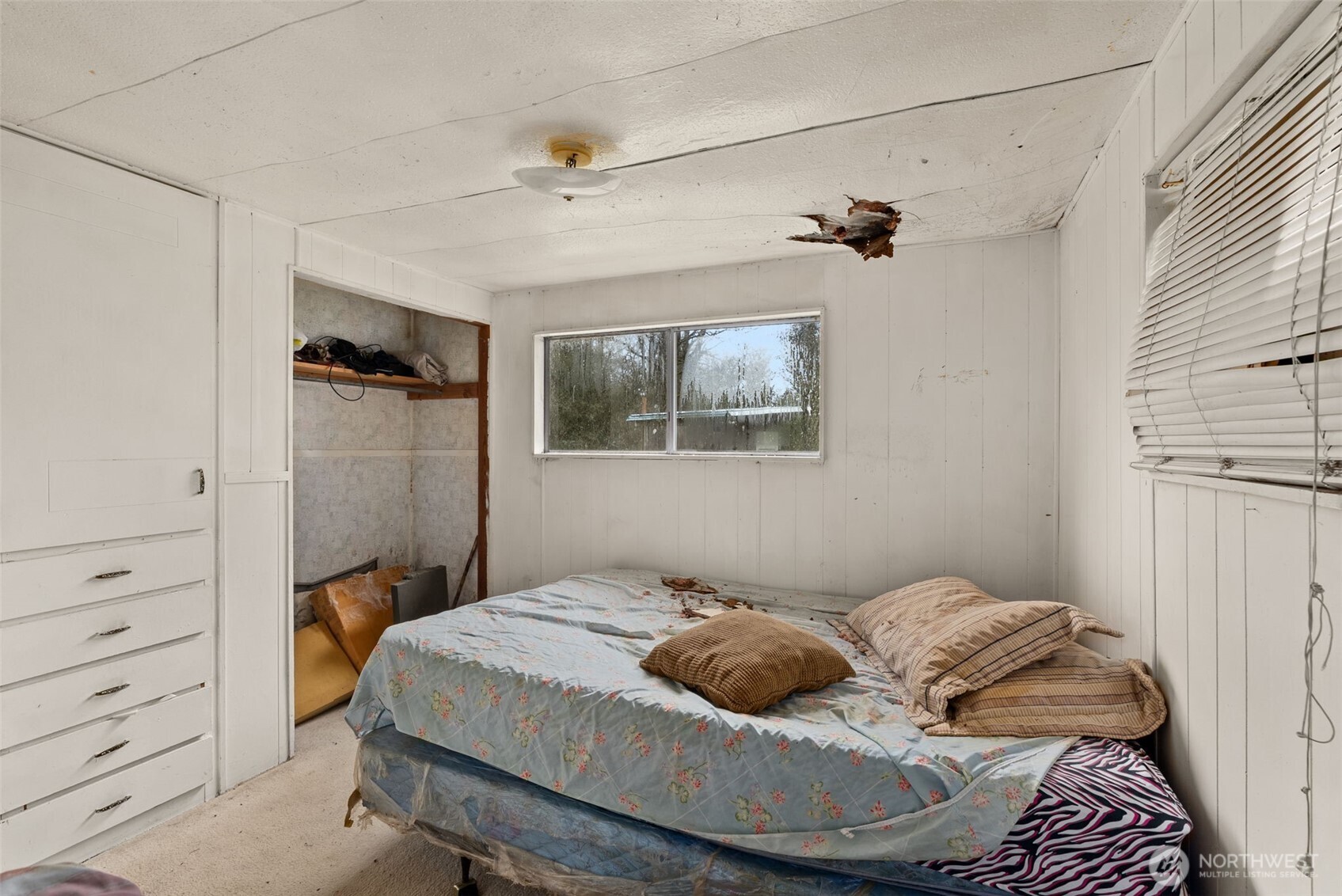 535-543 Knowles Road Winlock, WA 98596 - Photo 26 of 32 a bedroom with a bed and wooden floor