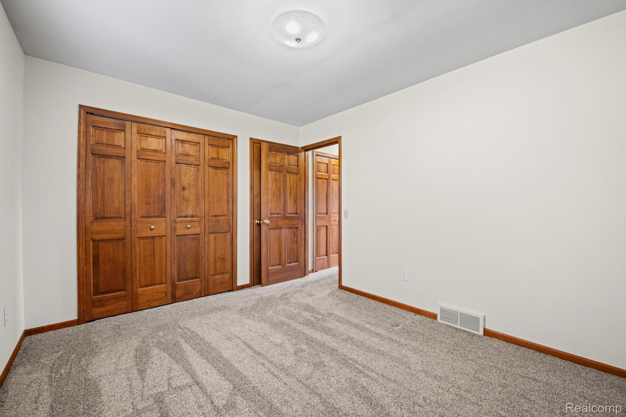 21580 Georgetown Road Trenton, MI 48183 - Photo 21 of 36 Neutral wall finishes complemented by dark wood-finish trim and doors