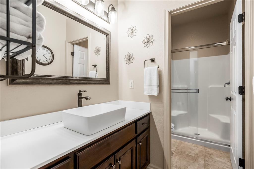4317 Northeast Maplegate Court Lee's Summit, MO 64064 - Photo 18 of 39