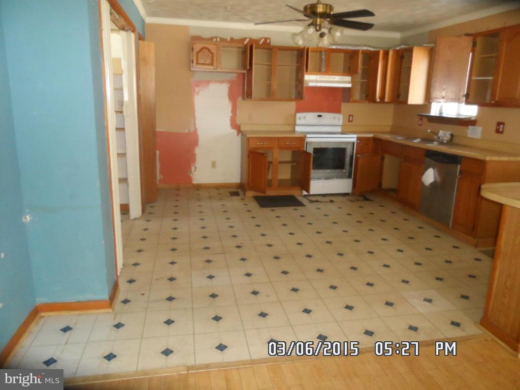 4206 Lynhurst Road Baltimore, MD 21222 - Photo 3 of 14 Kitchen