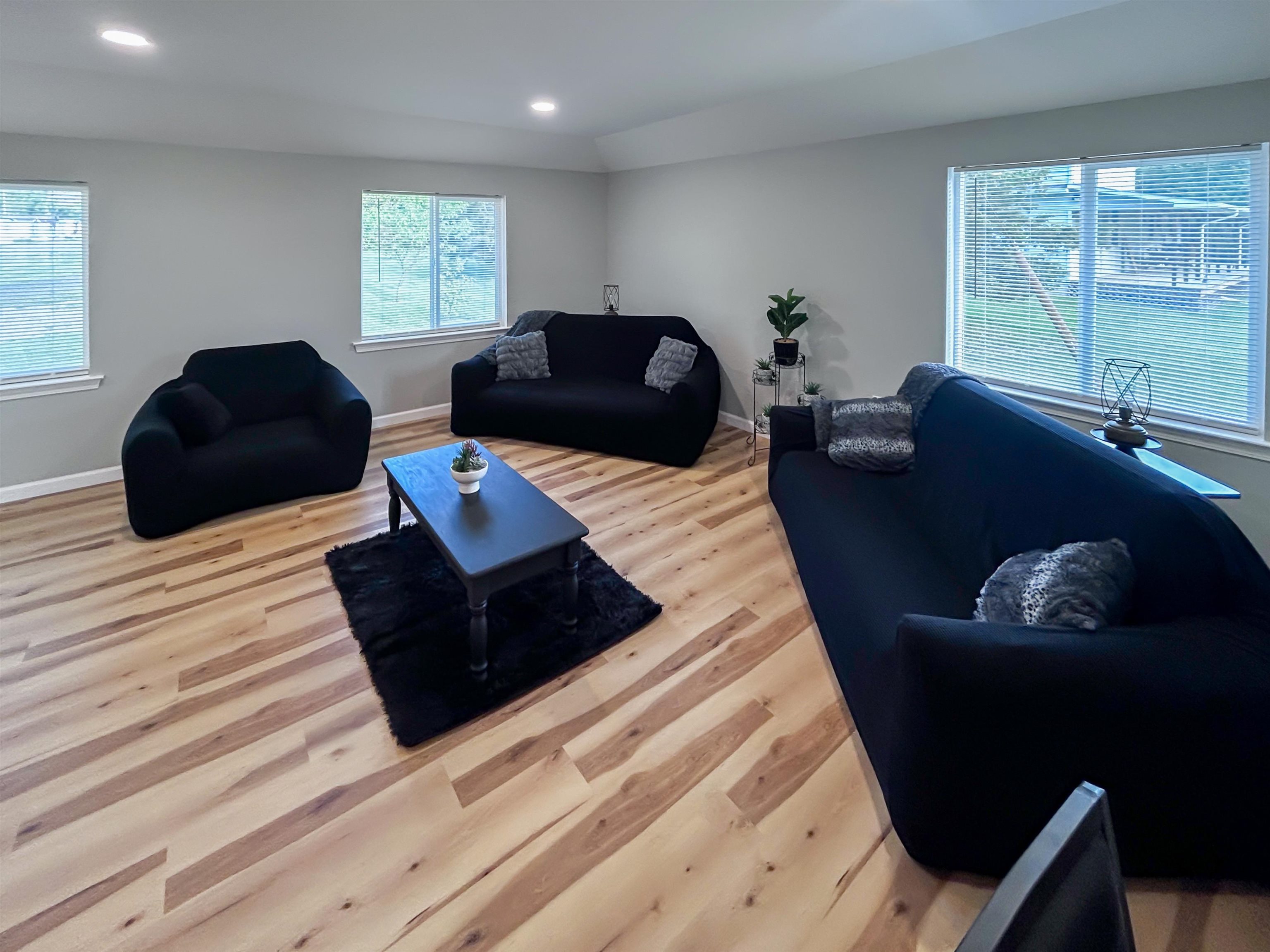 5098 Center Road Flint, MI 48506 - Photo 5 of 47
