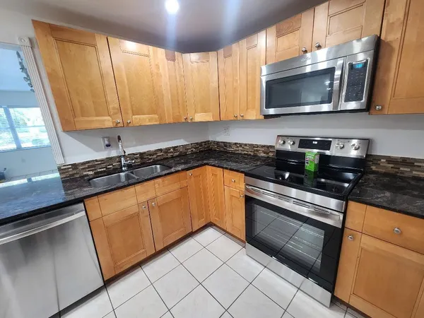 $200,000 | 4384 Northwest 9th Avenue, Unit 191D, Deerfield Beach, FL 33064