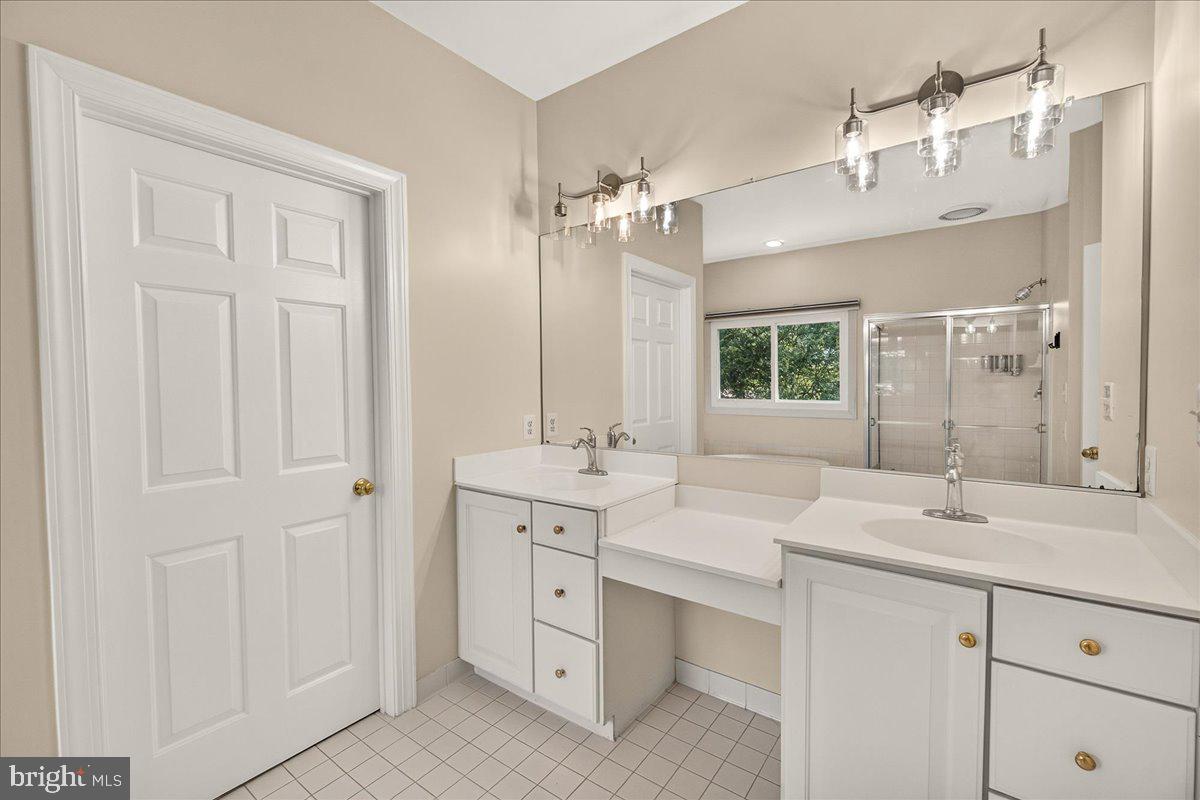 6430 Bellevue Place Frederick, MD 21701 - Photo 26 of 59 owner's bathroom
