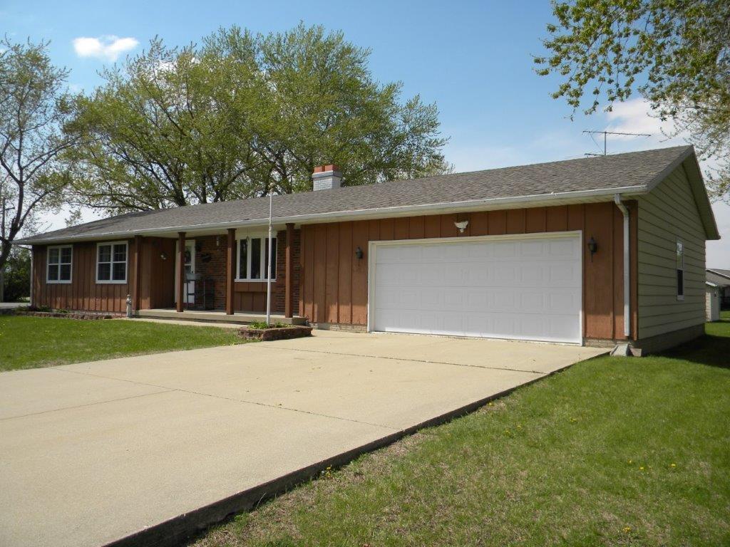 25360 Indian Ridge Road Sterling, IL 61081 - Photo 2 of 21