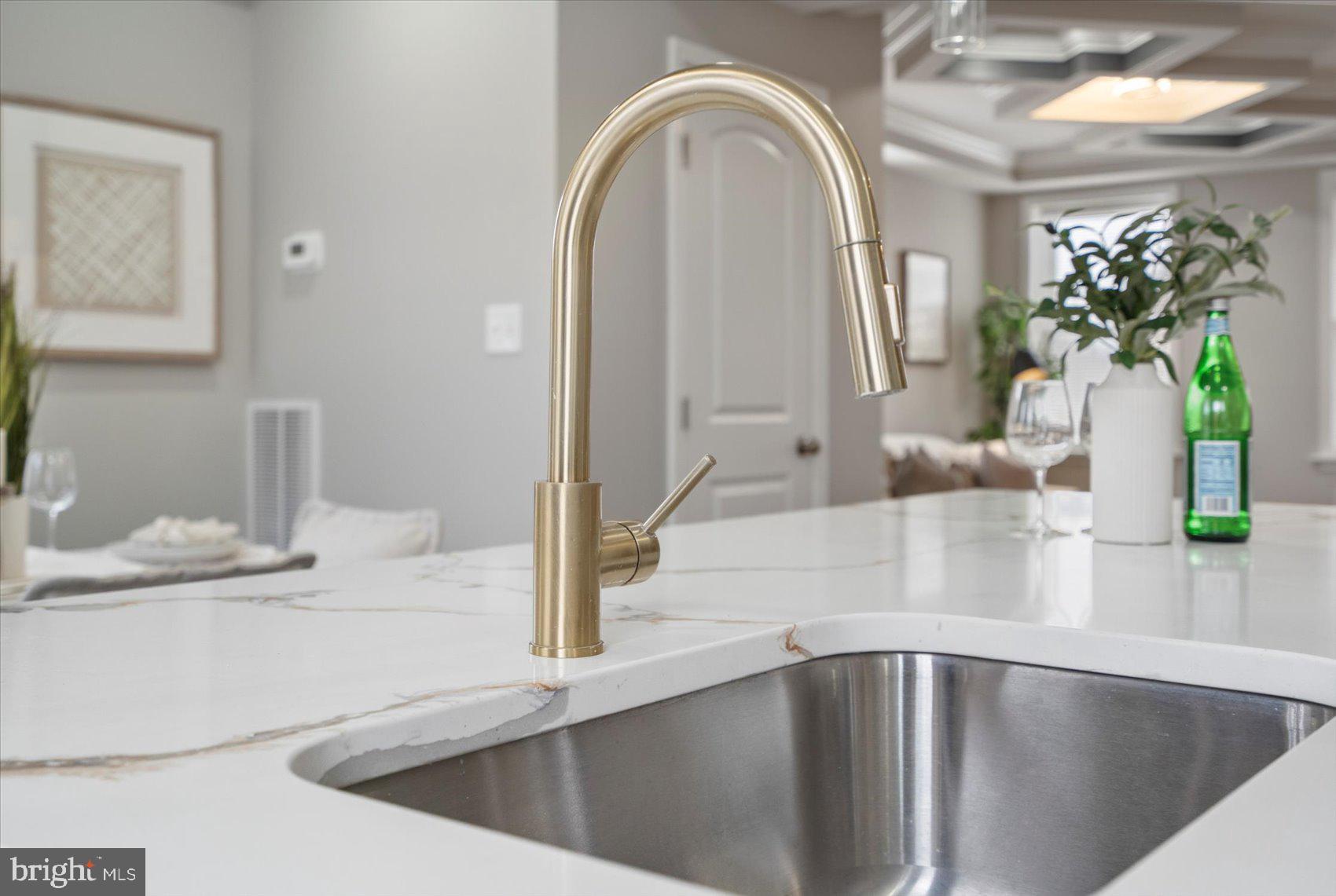 2901 Edison Highway Baltimore, MD 21213 - Photo 11 of 52 a view of a living room