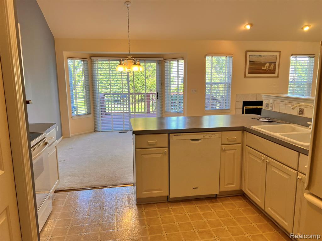 2078 West Ridge Drive, Unit 21 Davison, MI 48423 - Photo 5 of 39