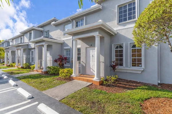 $3,100 | 5240 Northwest 109th Avenue, Unit 4, Doral, FL 33178