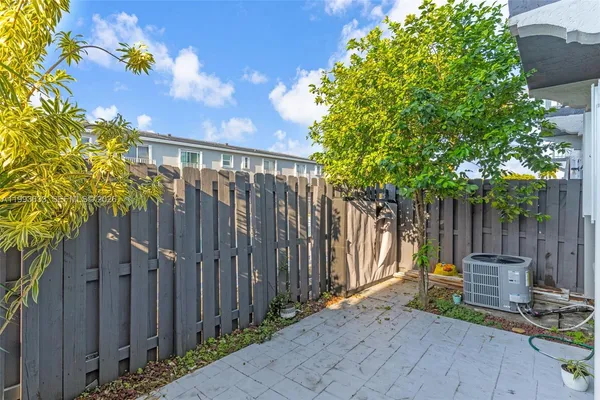 $3,100 | 5240 Northwest 109th Avenue, Unit 4, Doral, FL 33178